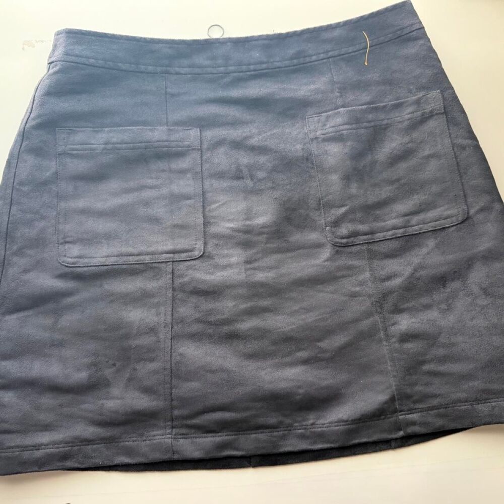 Old Navy Black Faux Suede Mini Skirt Size 12 | Front Zip Ring Pull | Y2K